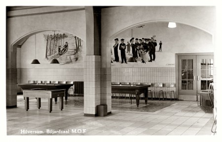 Biljartzaal met prachtige muurschildering 'katje halen' van Rien Poortvliet